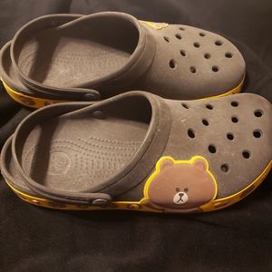 Brown crocs